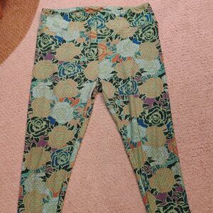 LulaRoe Tall & Curvy Leggings